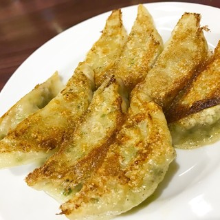 Lots of green onions and chives! Crispy and delicious ★＜Green bite-sized Gyoza / Dumpling＞