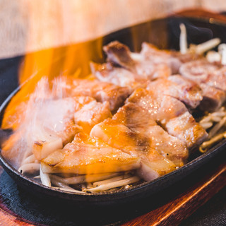 Flambé at your seat and let it burn! Our most popular item♪