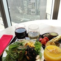 羅豚 ギンザ・グラッセ - ビュッフェ　飲み物は、赤白ワインとオレンジジュース♪
