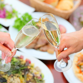 種類豊富なワインはイタリア産を中心にお手頃な価格でご用意