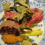 米沢牛とクロモジの葉