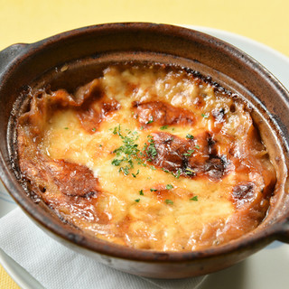 Over 10 hours of carefully prepared onion gratin soup