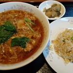 鳳鳴閣 - 四川とろみラーメンと半チャーハンランチ880円