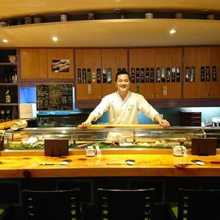 There are 10 counter seats in total. Special seats where you can enjoy the real thrill of Sushi