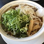 たかばしラーメン - たかばしラーメン並650円(税別)
            麺、醤油、脂はデフォ、ねぎ、もやし多め。