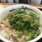 松屋 - ネギたっぷりネギ塩豚カルビ丼の並。
            美味し。