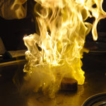 鉄板焼 さざんか - 香りづけにファイアー