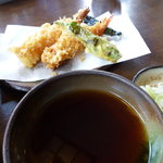 日本蕎麦 籠家 - 天せいろの天ぷら・・・しし唐焦げてます。。。