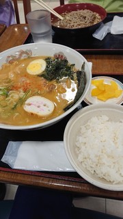 Sakana Isshin - ラーメンセットを味噌で