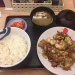 Matsuya - 回鍋肉定食ゴハン大盛650円。大盛は初期サービス。コチジャンが効いていてゴハンが進みます。安定味噌汁もマル。