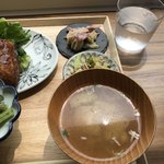Sakurabayashi Saryou - イカとネギの酢味噌、ツナとササミ、油揚げとキノコの味噌汁