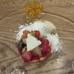 山地陽介 - 自家製チーズケーキに季節の果物のせ