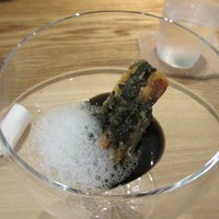 山地陽介 - 稚鮎の青紫蘇巻き揚げ+黒ゴマソース+柚子の泡
