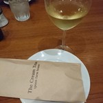 ザ・クリーム・ティーズ・スプーン・ファーム・ハウス - 白のグラスワイン「リヴィングアース」
      (2018.4月)