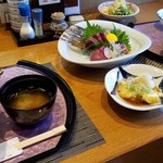 志のや - 「ウニ丼」 「海老天丼」 「チーズ揚げ出し」 「ポテトサラダ」 「かつお刺し身盛り」