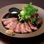 Japanese black beef sirloin (100g)