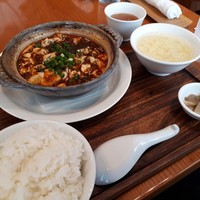 神楽坂 龍公亭 - こちらが土鍋麻婆豆腐セットです