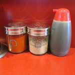 ラーメン二郎 - 卓上調味料