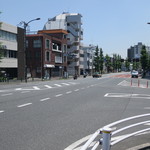 ラーメン二郎 - 青梅街道「天沼陸橋」交差点