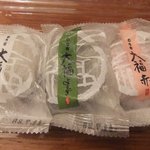 Mochi kichi - 大福３個（１個　１０５円）