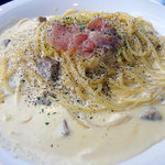 ぶたバル すぎもとキッチン - Aランチ（サラダ・パン・本日のパスタ）980円＋特盛り200円 パスタは生ハムのカルボナーラ