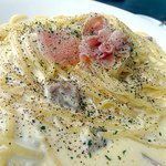 ぶたバル すぎもとキッチン - Aランチ（サラダ・パン・本日のパスタ）980円＋特盛り200円 パスタは生ハムのカルボナーラ