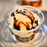 バンゲラズキッチン - グラブジャムンのアイスクリームがけ￥６９０