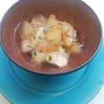 桃と紅茶のババロア　ミント風味の白ワインジュレ