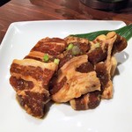 韓’S - 　上豚味付けカルビ900円。