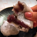 88215147 - 中はたっぷりのエンドウ豆と小豆