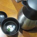 二和佐 - おすましの準備