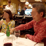 Chez Toto - バリーのシャツを着たリモーネさんは下戸でワインは一滴も飲まずペリエです。
