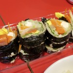 신분당선 - (16)アラスカレッドサーモンとクリームチーズのキムパッ(Alaska Red Salmon Gimbab with Cream Cheese) 7000₩