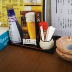 家庭料理居酒屋 よってって - 調味料御一行様の他に、ザラハイが……