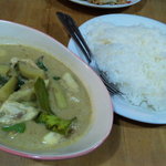 イーサン食堂 - 鶏と茄子のグリーンカレー