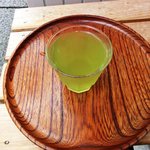 お茶の倉惣 - 空いていたからかもしれませんがサービスしていただいたお茶