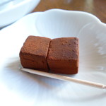 Sakura Doori No Kohiya San Nomunomu - サービスの生チョコレート