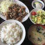 ふじみ食堂 - なかなかのボリューム  しょうがやき定食  800円