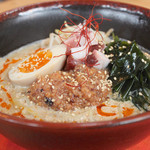 神割 - リピーター続出、名物の「タコ味噌担々麺」
