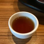 中華そば 麺や食堂 - お口直しにどうぞと食後に黒ウーロン茶のサービス