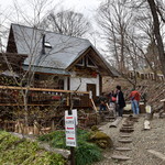 手打そば　もみじ野 - 店舗はログハウス