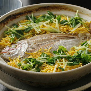 盡享手工制作的美味。蓬松等"砂鍋煮鯛魚飯"