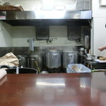 らーめん飛粋 - 大寸胴2本と中寸胴(麺茹で用)2本