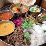 ビートイート - 2018年6月訪問時、イノシシと山椒のキーマカレー、豆腐とインゲンの豆乳ヨーグルトカレー、エビとレモンのカレー、蝦夷鹿のキーマカレー、山椒の塩梅が絶妙で激うま