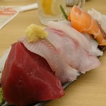 Sashimi Izakaya Umi Sakura Michimaro - 「刺身６種盛り」580円×2人前