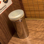 一蘭 - 市場系だとコショウを持ってきてくれます。