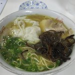 一九ラーメン - キクラゲ投入