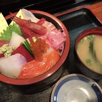 Yoshitomi - 海鮮丼（¥980）