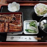 うな丼（上・２４３０円）