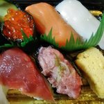魚きん - 握り寿司（上・右アップ）